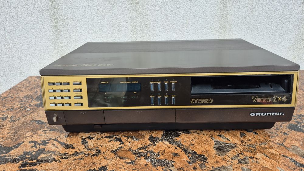 Vând video casette 2000 marca Grunding model 2x4 fabricat made Germany