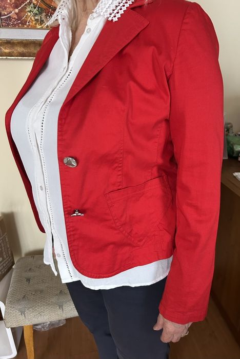 Дамски пролетни сака черно и червено Л и М