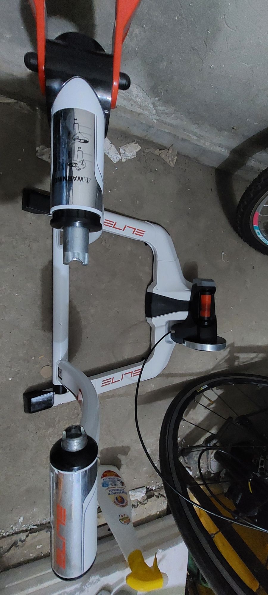 Home trainer Elite Qubo +cauciuc aferent Schwalbe