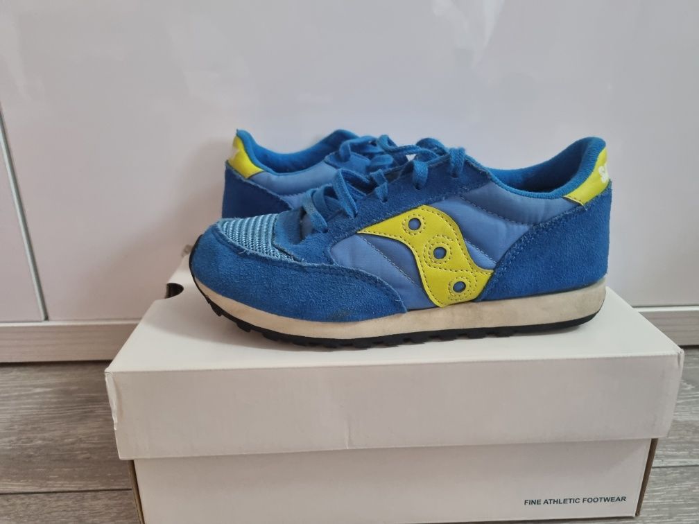 Pantofi Saucony.