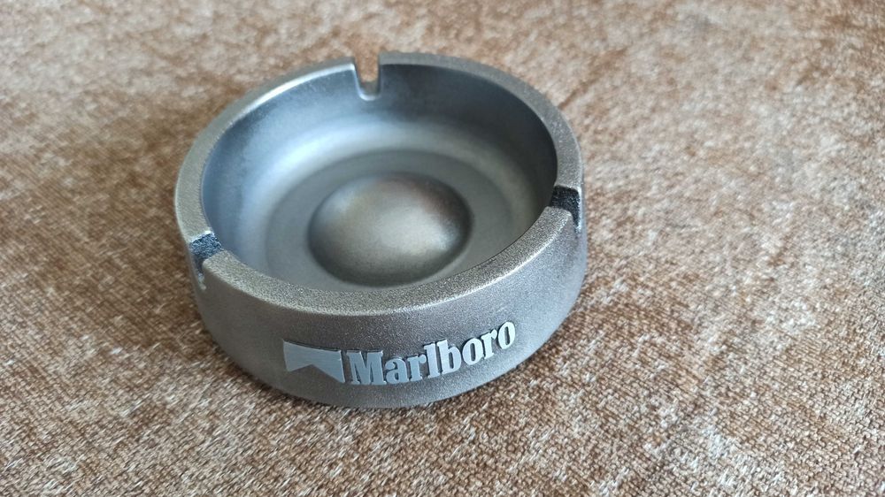 Оригинални рекламни материали Marlboro