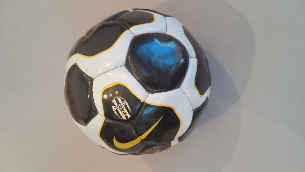 Minge de fotbal Nike - Juventus anii 90', foarte rara, pentru colectie