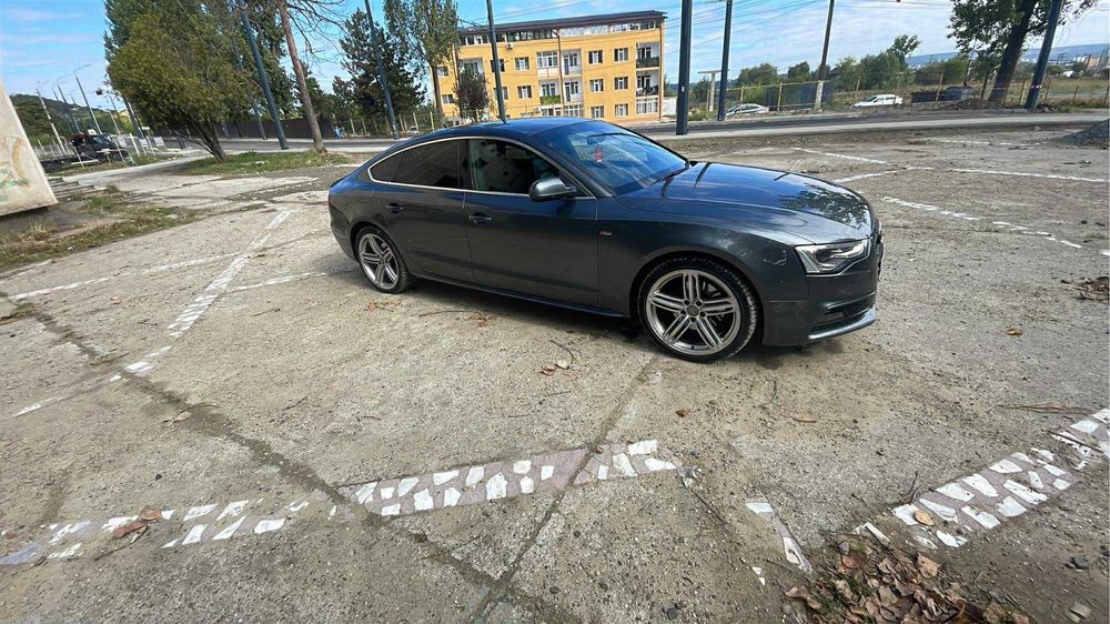 Dezmembrez Audi A5 2013 2.0 tdi cod motor CGLC