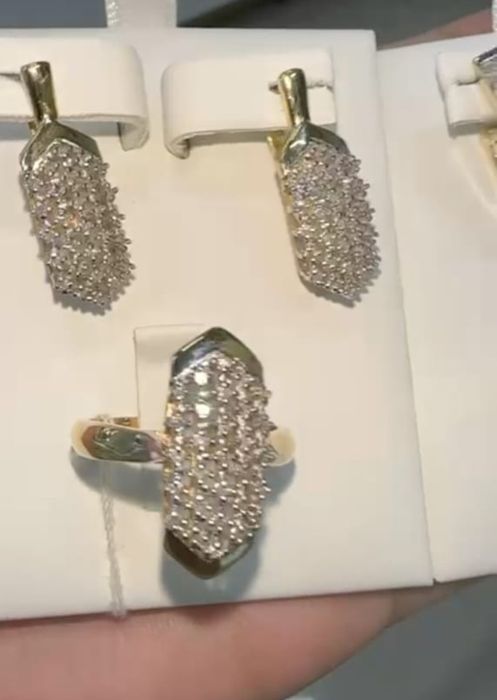 Продам комплект брилиантовый