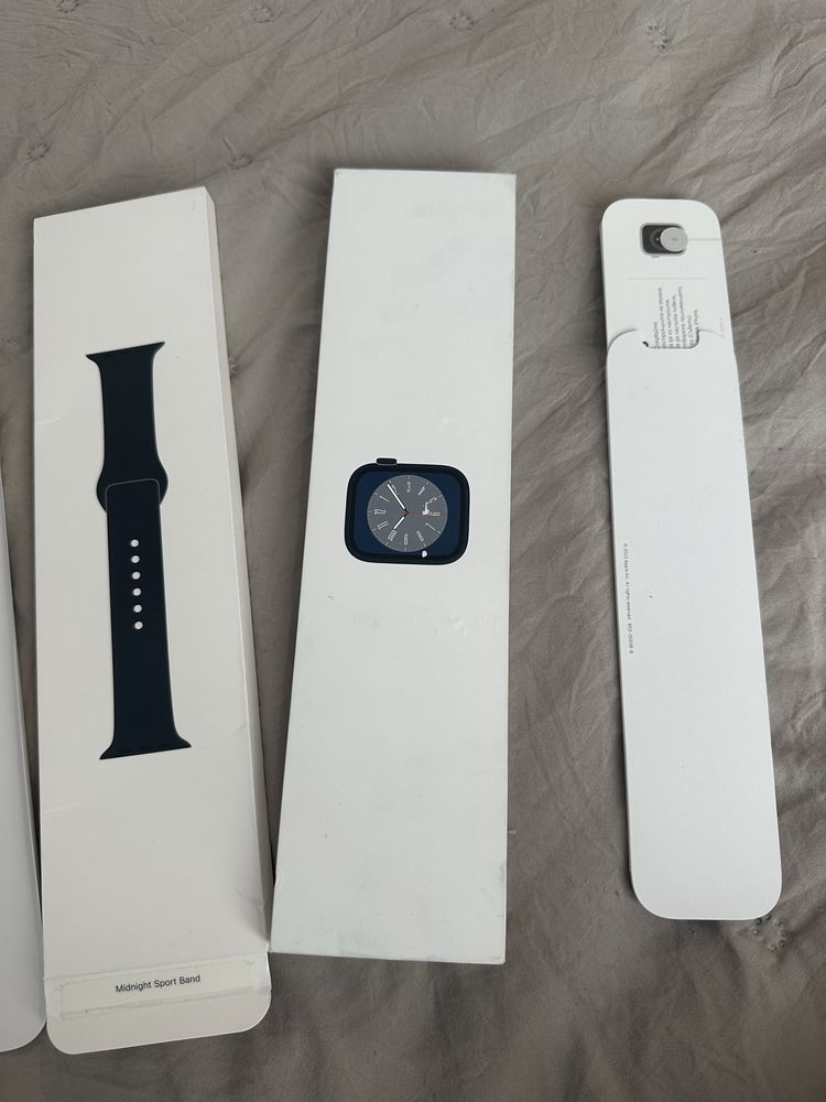 Смарт часовник Apple Watch 8, 45 мм, Cell, Midnight Aluminium Case