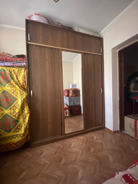 Продам шкаф купе зеркалом