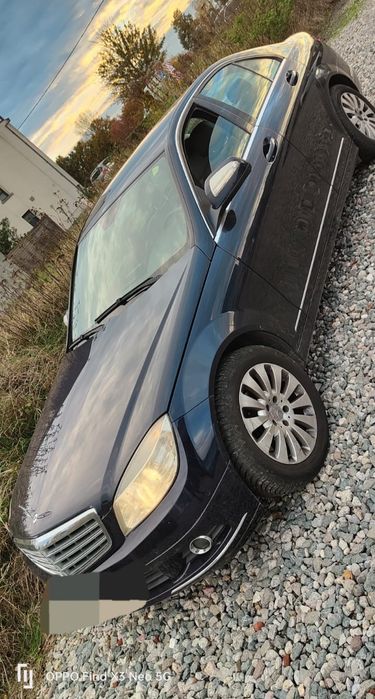 Vând Mercedes C 200