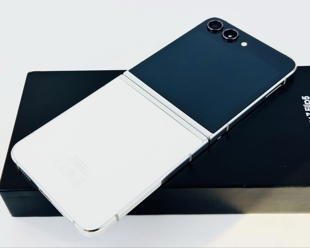 Samsung Galaxy Z Flip 5 5G 512GB 8RAM Cream Отличен!