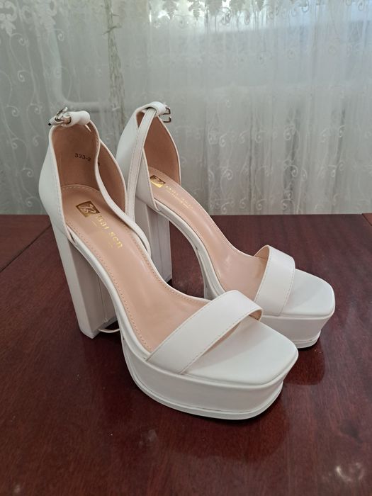 Туфли новые 39-40 размер