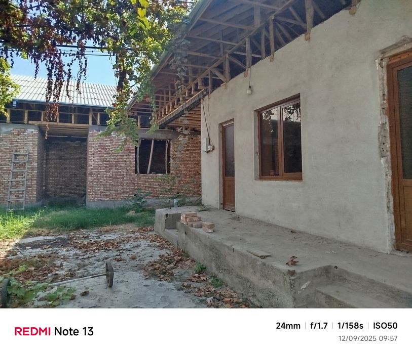 5 sotixli 5 ta xona plus oshxona sotiladi.