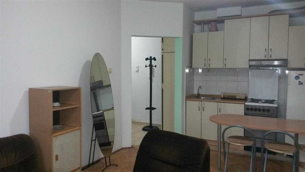 Дава се под наем Тристаен апартамент в Бургас, Лазур - 95 кв.м за 372.3 € - Снимка #1