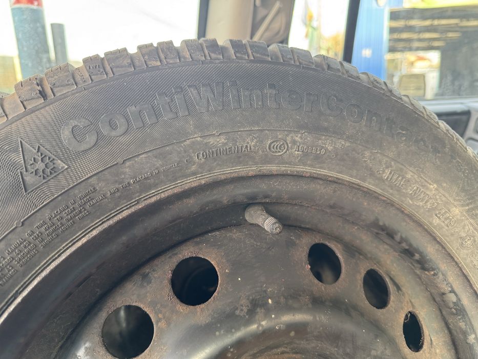 Set 2 cauciucuri iarna cu jante Continental 195/65/R15