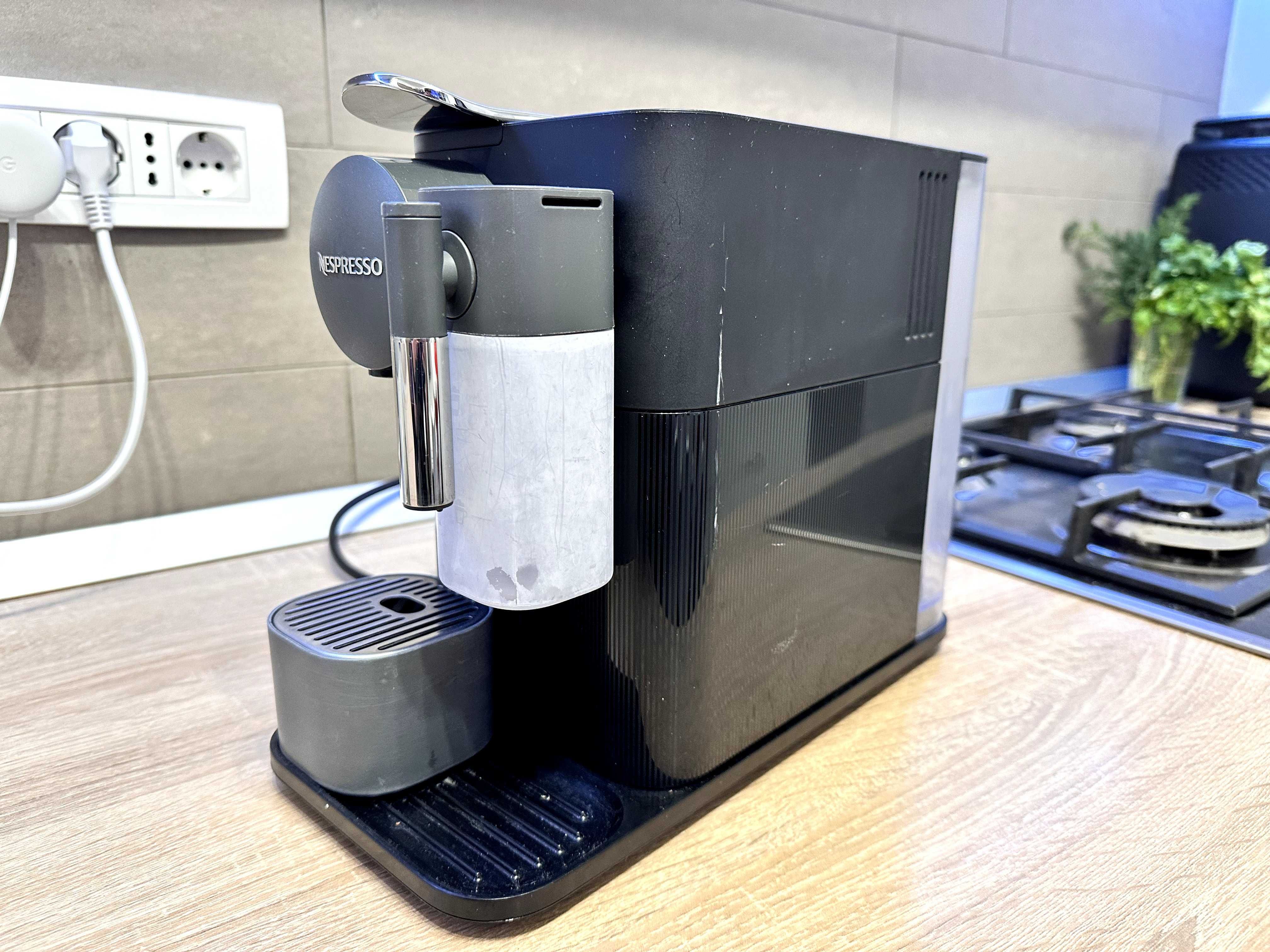 Espressor capsule Nespresso De'Longhi Lattissima One cu spumare lapte