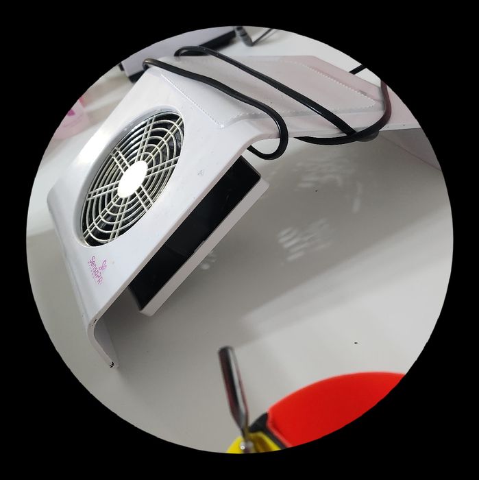 Aspirator manichiura