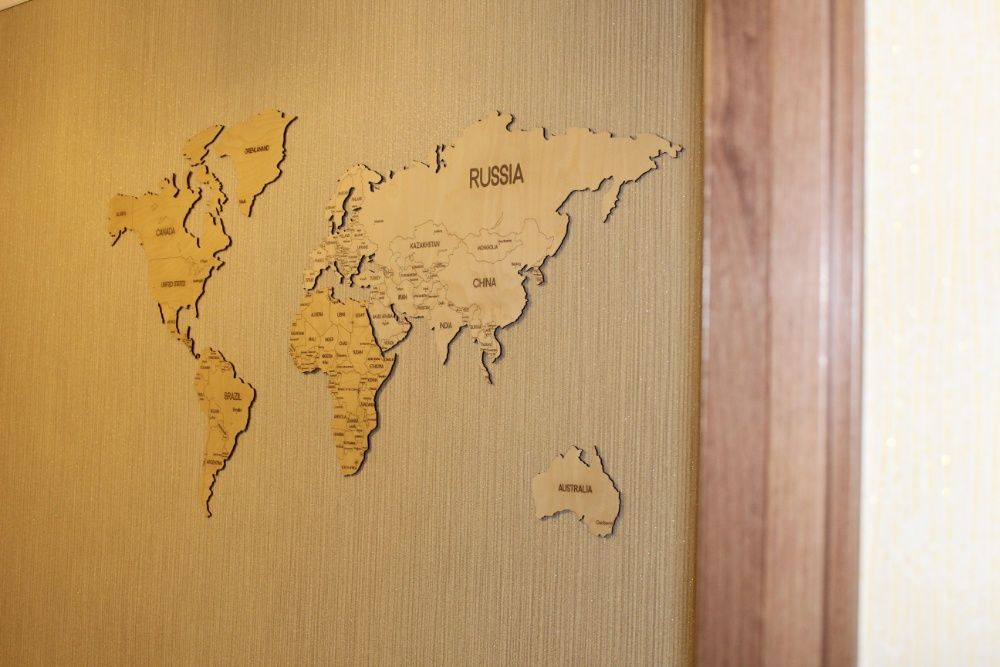 Карта мира из дерева на стену дома или офиса любого размера