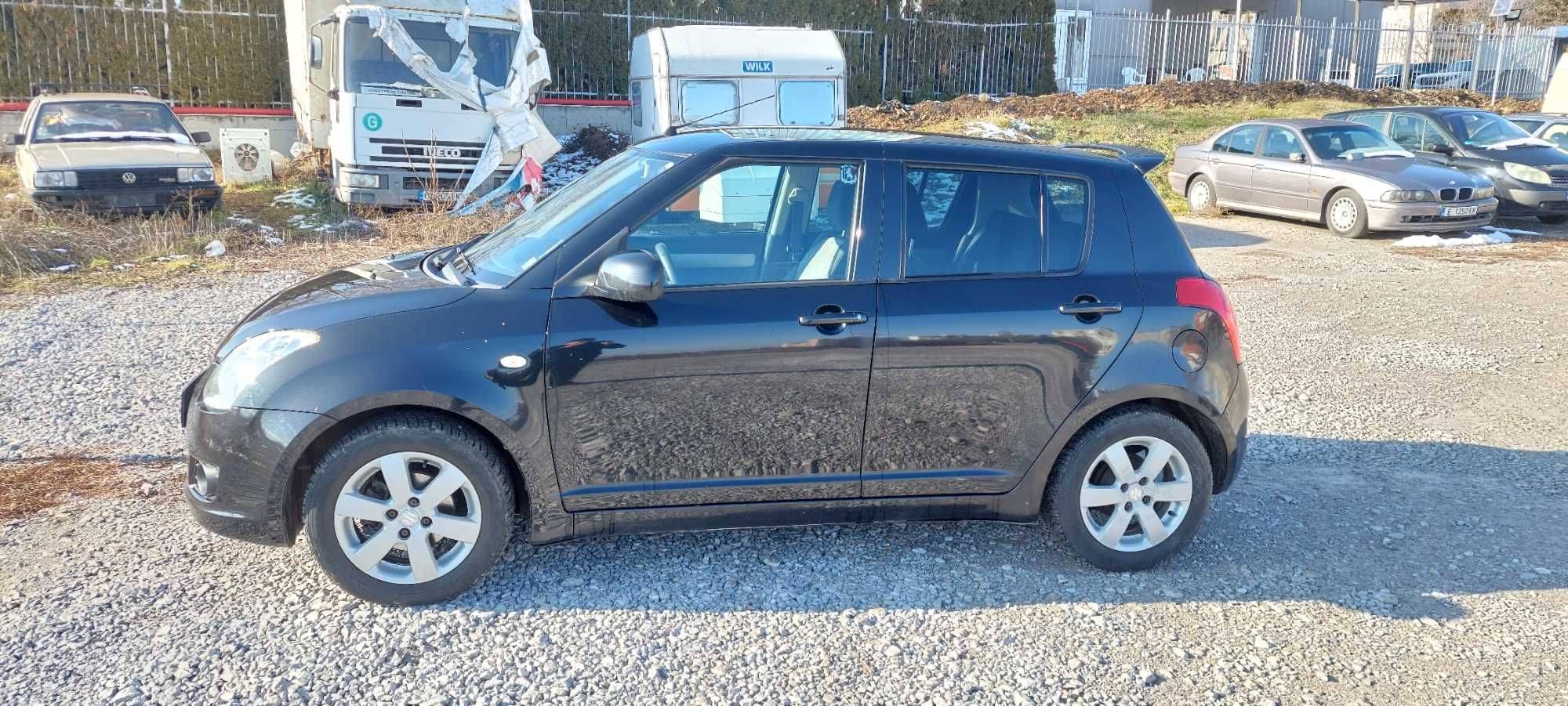 Продавам Suzuki Swift 1,3i.  Газ-бензин 90000 км.
