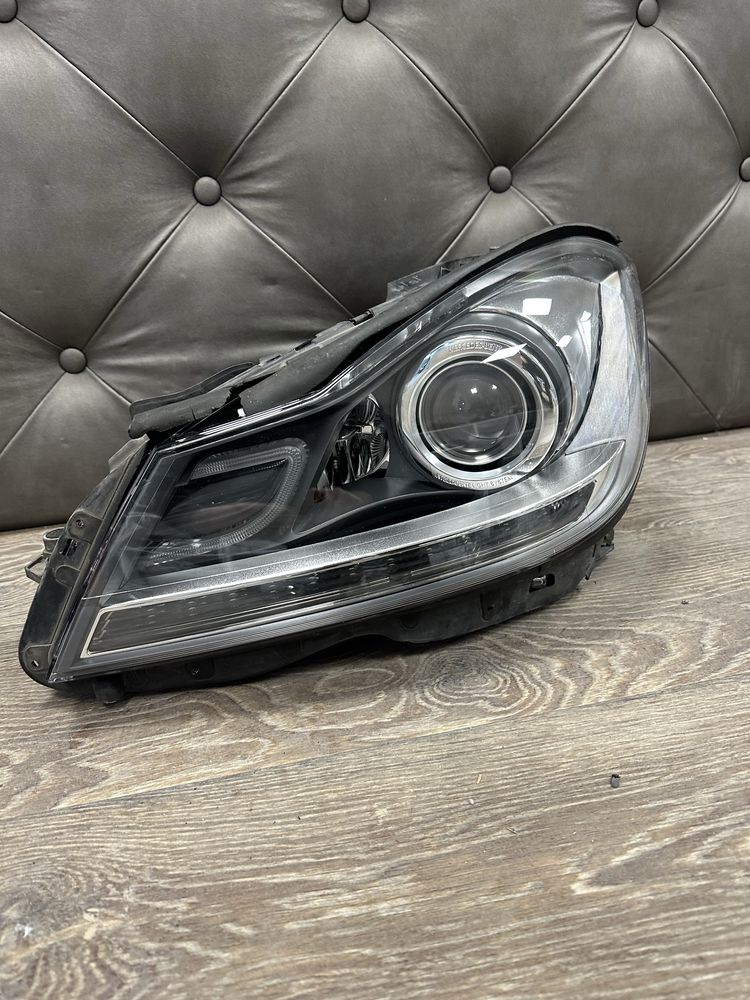 Mercedes W204 Facelift фейс ляв фар фарове