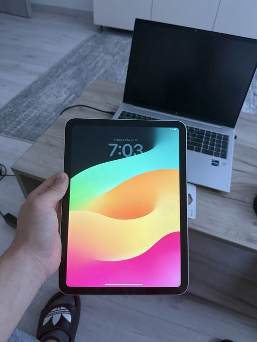 iPad 10.9 (10th gen) 2022 model A2696