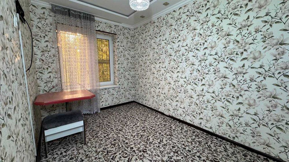 Шахар маркази, Божхона 1 қаватда 3 хонали квартира сотилади. ID: 1484