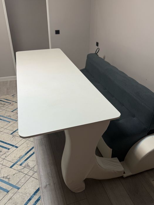 Продаётся диван 3 в 1 ,  1-диван , 2-кровать , 3-стол.