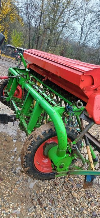 Vând semănătoare păioase 15 rânduri