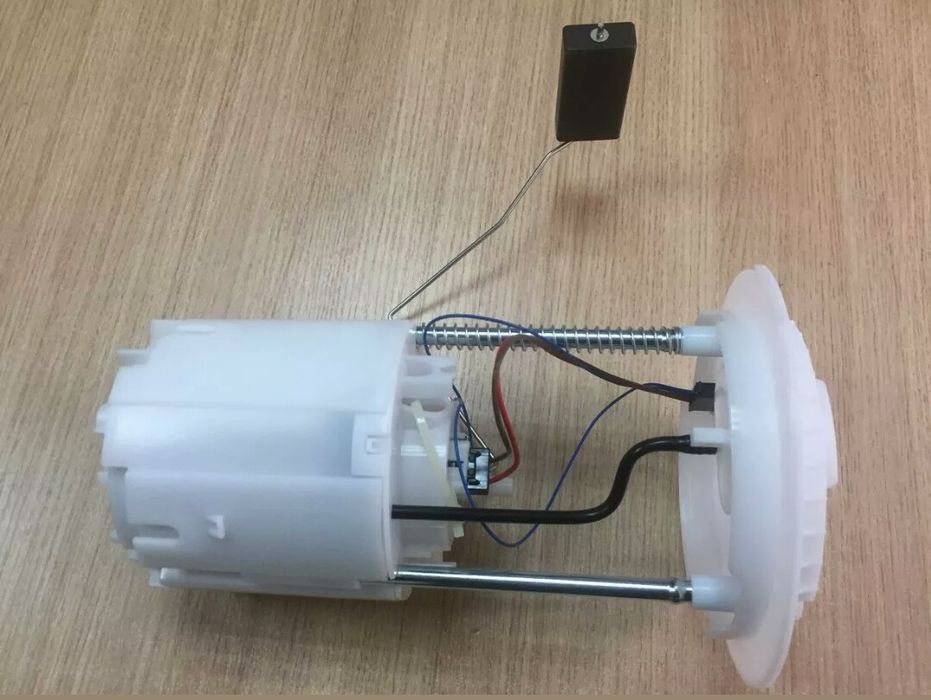 Топливный насос на W166 ,W164,X164, GL 450, GL500,ML350,ML500