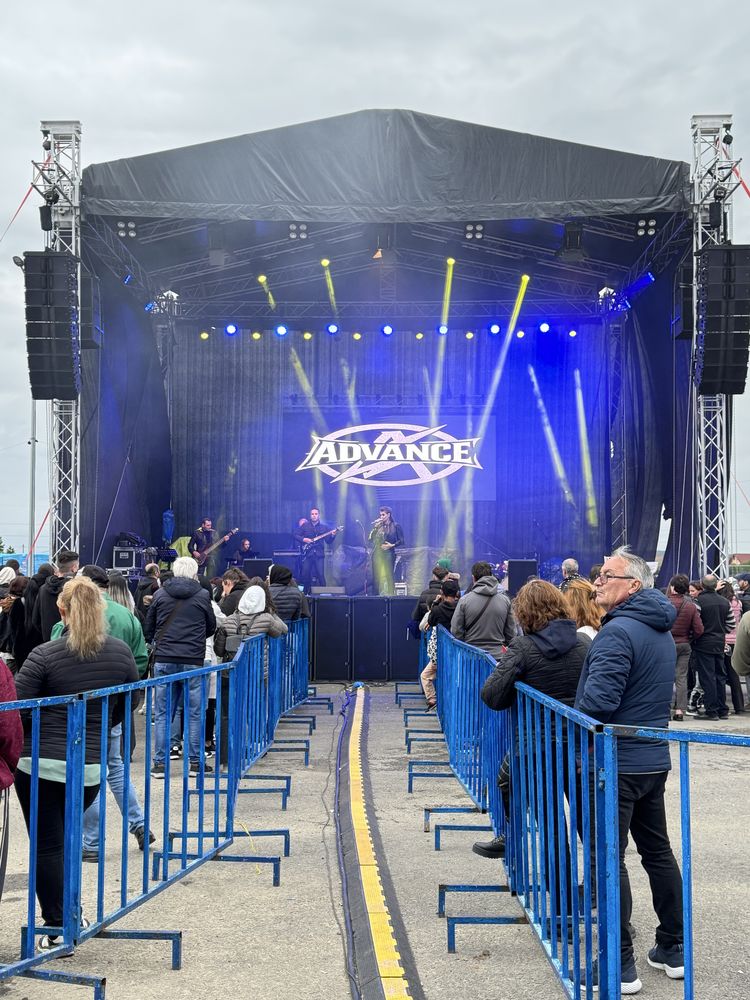 Scena  acoperita evenimente aer liber de inchiriat