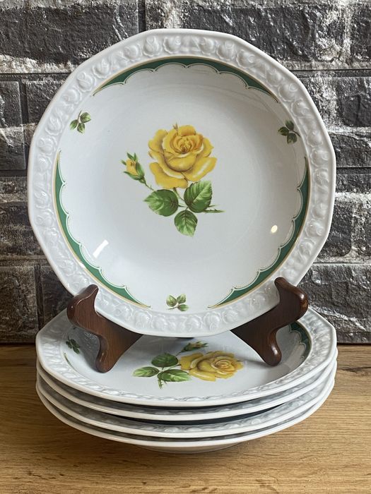 Баварски порцеланови чинии с релефен кант