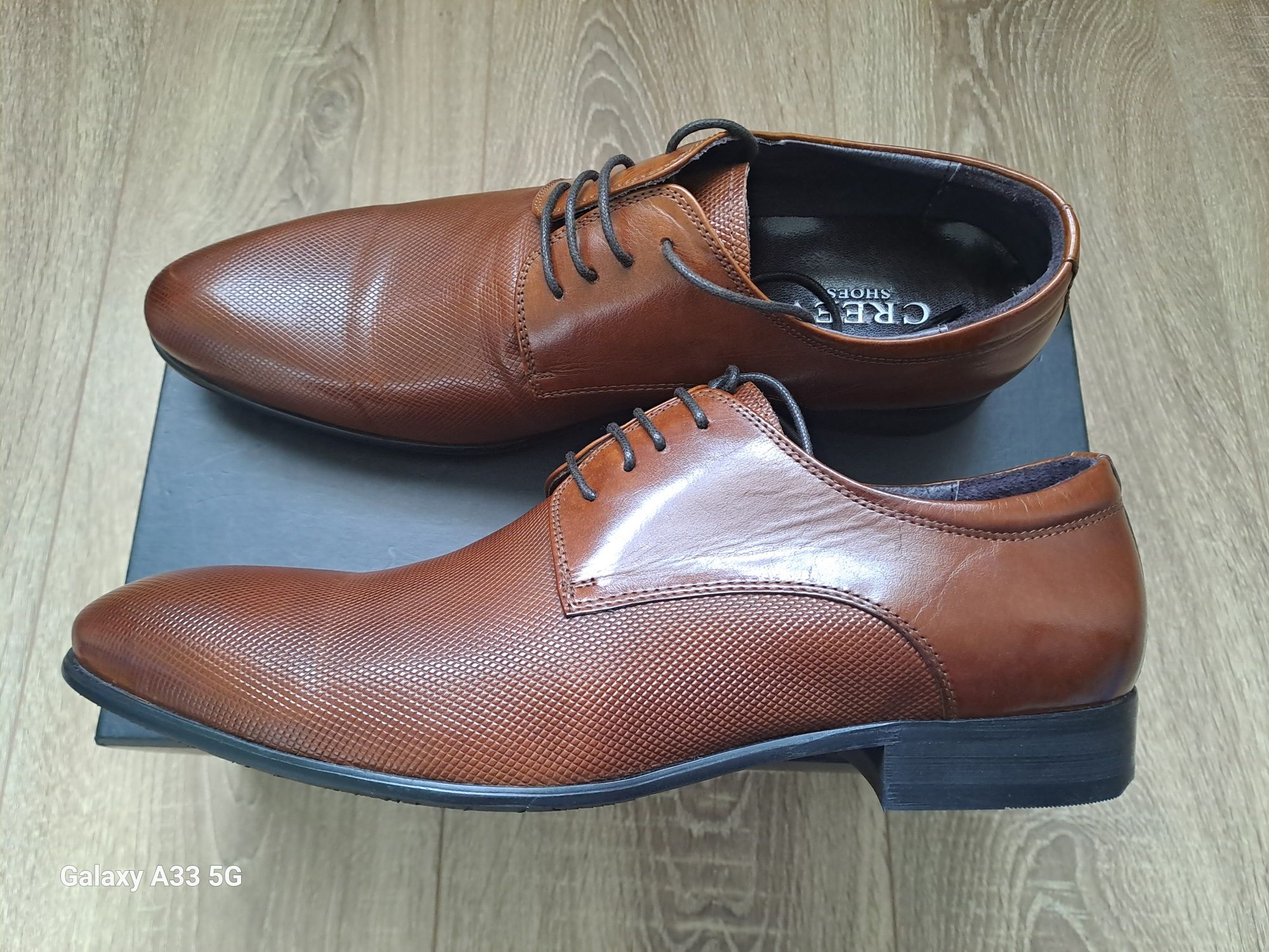 Noi! Vand pantofi din piele pentru bărbați, brand Creev.