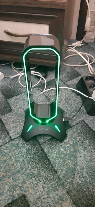 Поставка за слушалки RGB