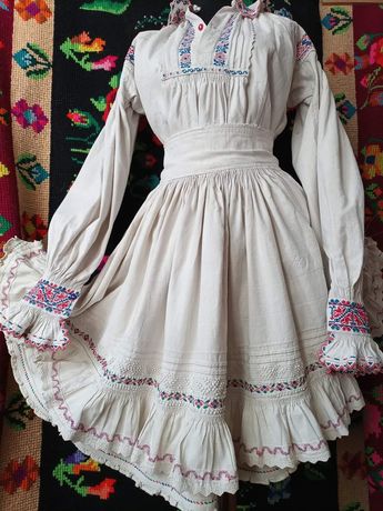 Costum popular autentic din Bihor/spacel și poala