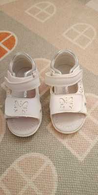 Sandale pentru fetițe