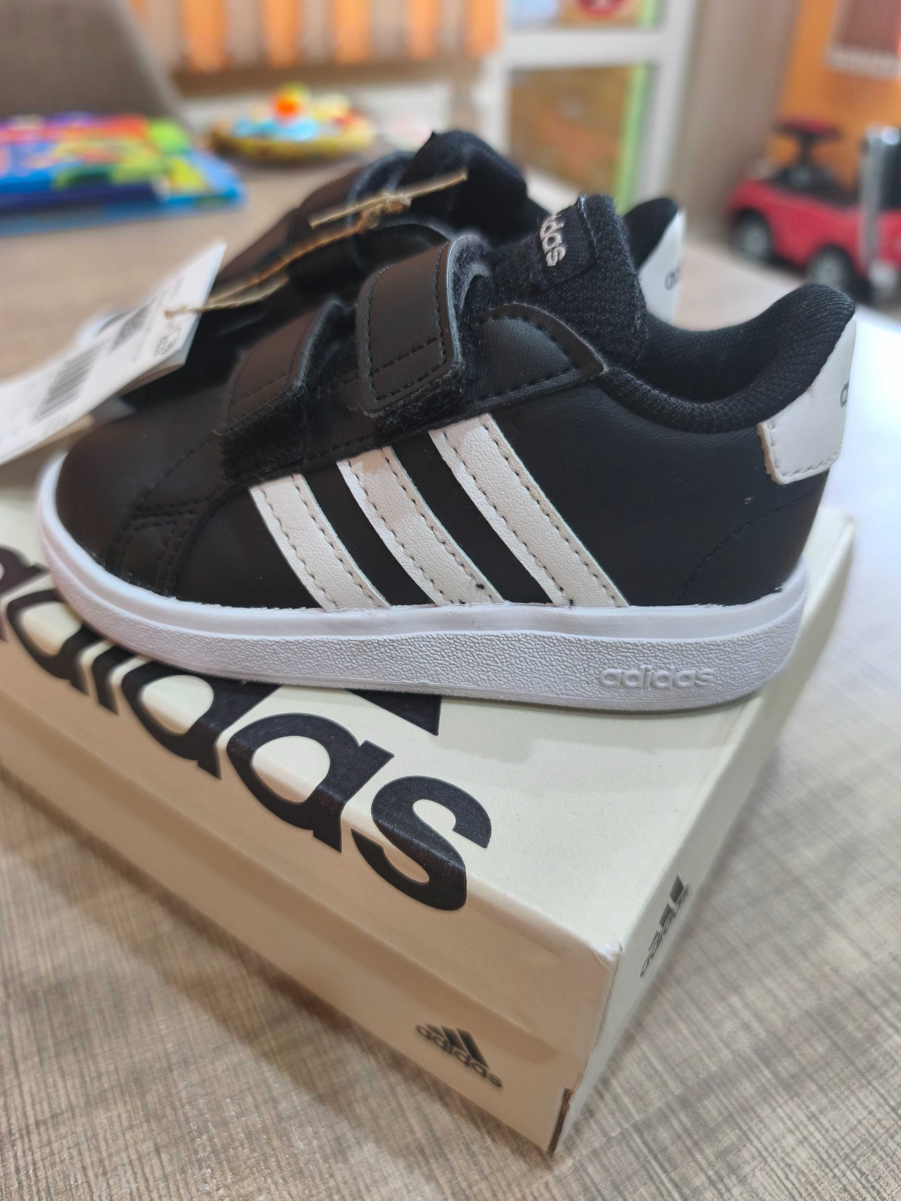 Маратонки Adidas