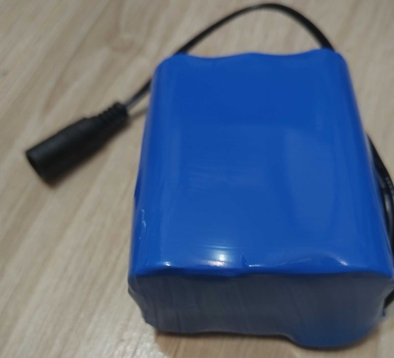 Батерия 12v  за надуваем костюм над 3ч издържа