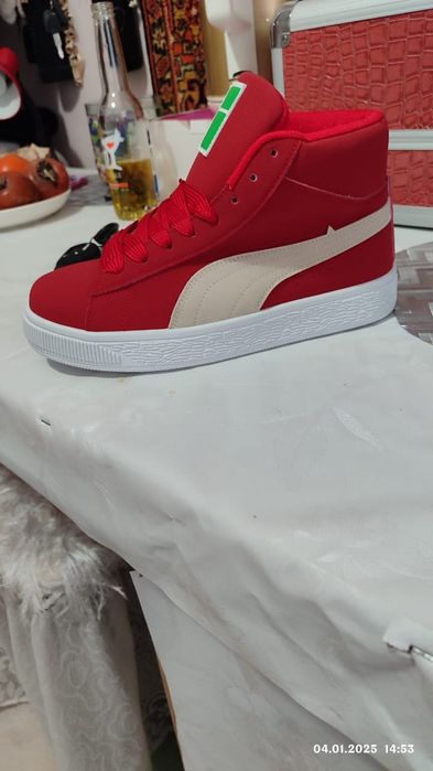 Продам кроссы новые