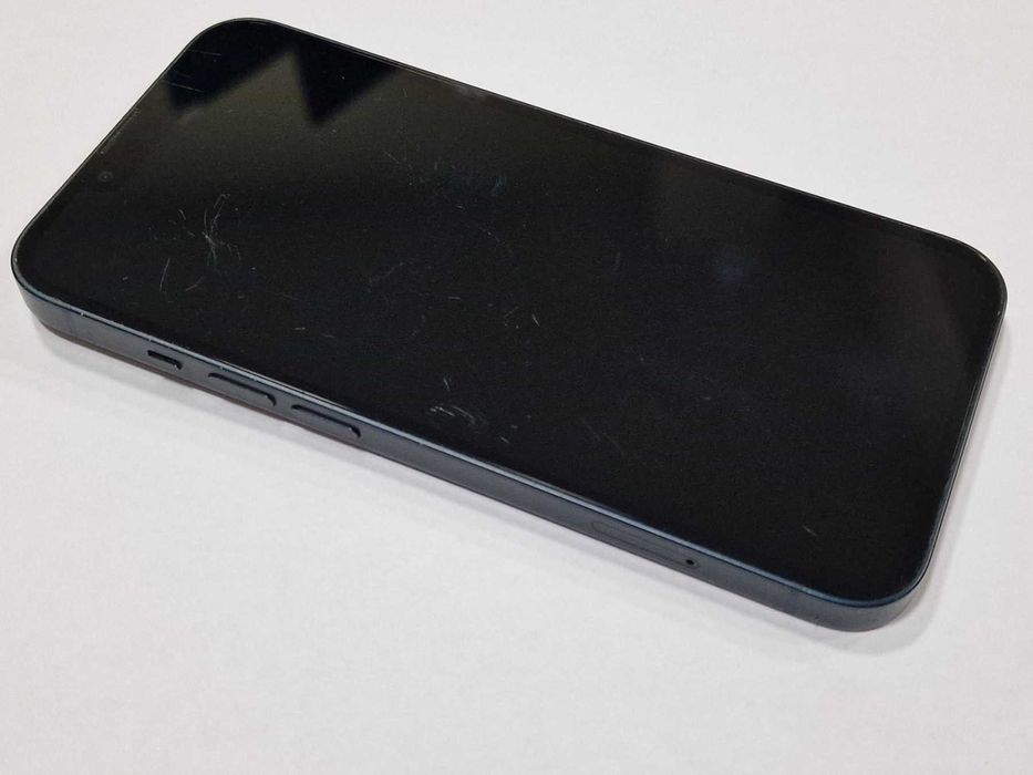 Apple iPhone 13 128GB / 88% / счупен гръб