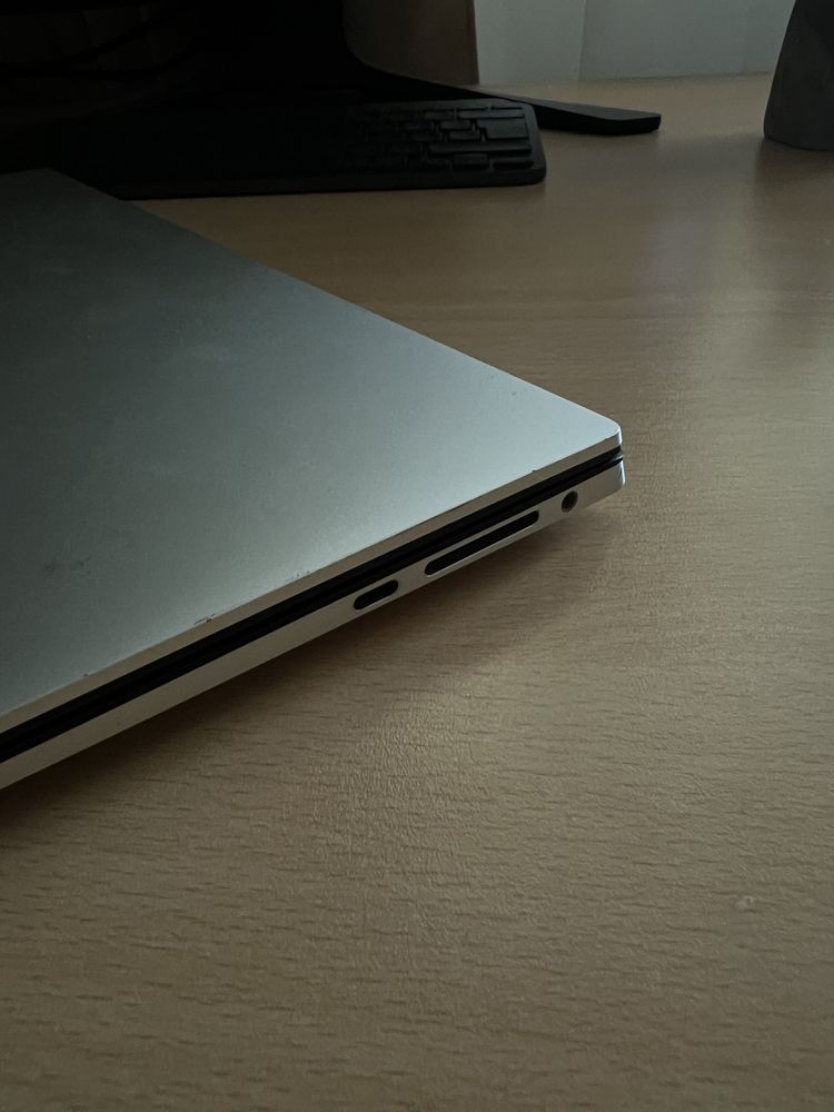 Laptop Dell XPS 15 9500 / i7 10th / 32GB RAM / GTX 1650ti / 1TB SSD