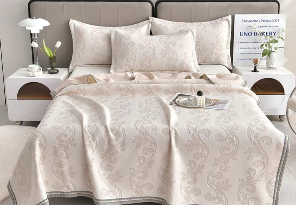 Покрывало + наволочки с растительным узором