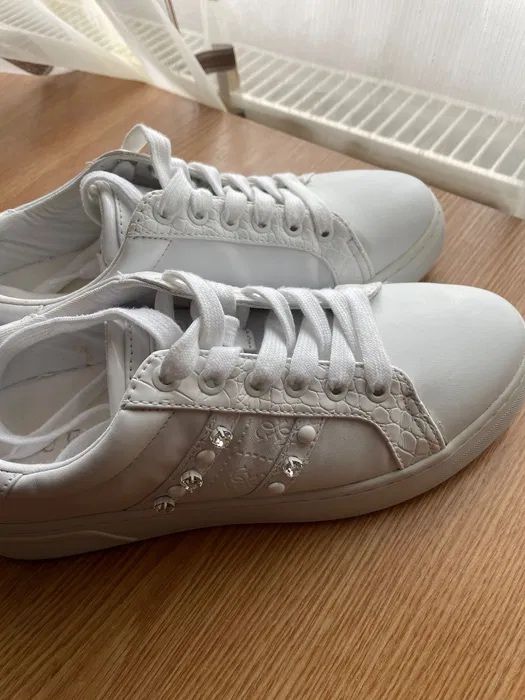 Sneackersi GUESS - originali