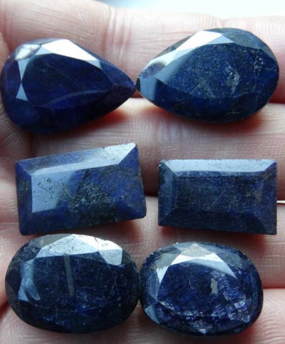 Естествени сапфири и рубини