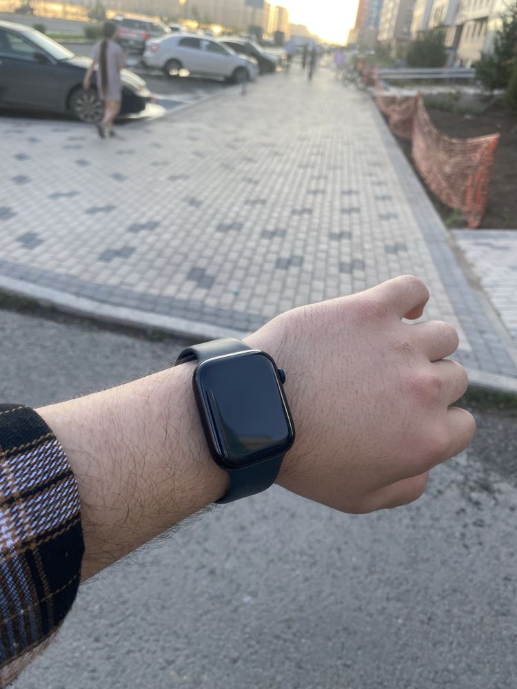 Apple Watch 8 series 45 mm.