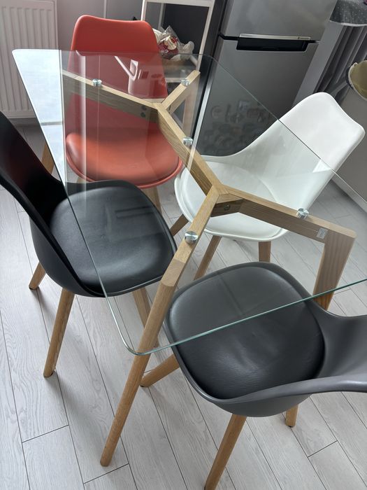 Masa bucatarie cu blat din sticla securizata