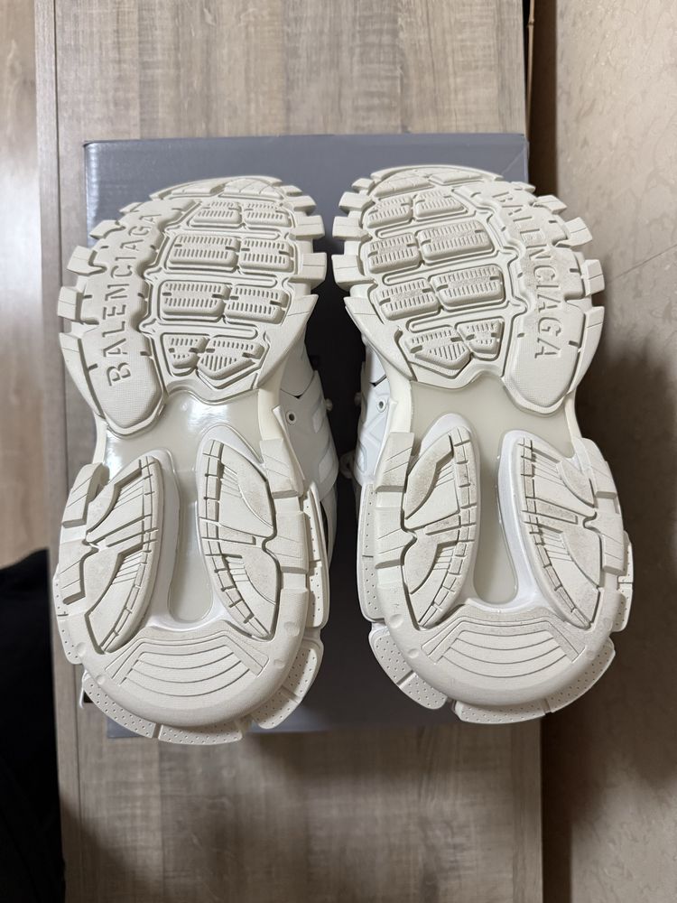 Balenciaga track