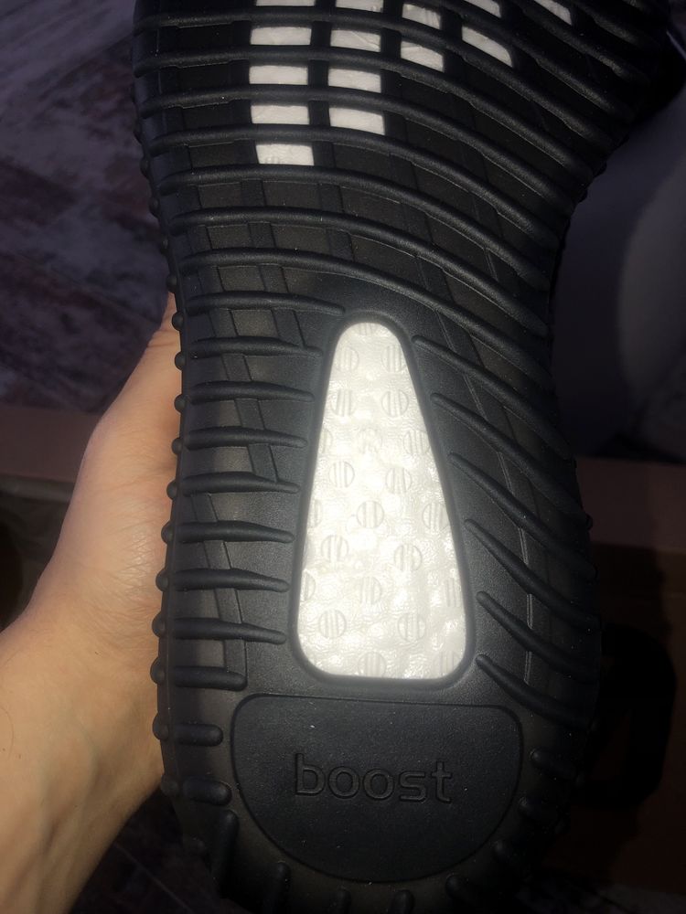 Adidas Yeezy Boost 350 V2 Beluga Carbon