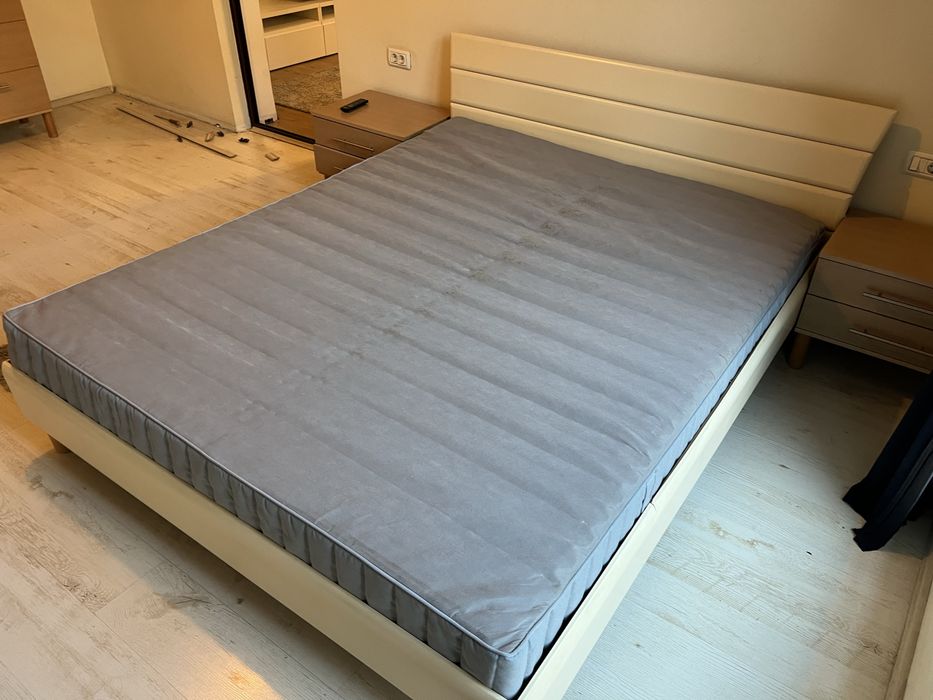 Cadru pat cu somiera si saltea