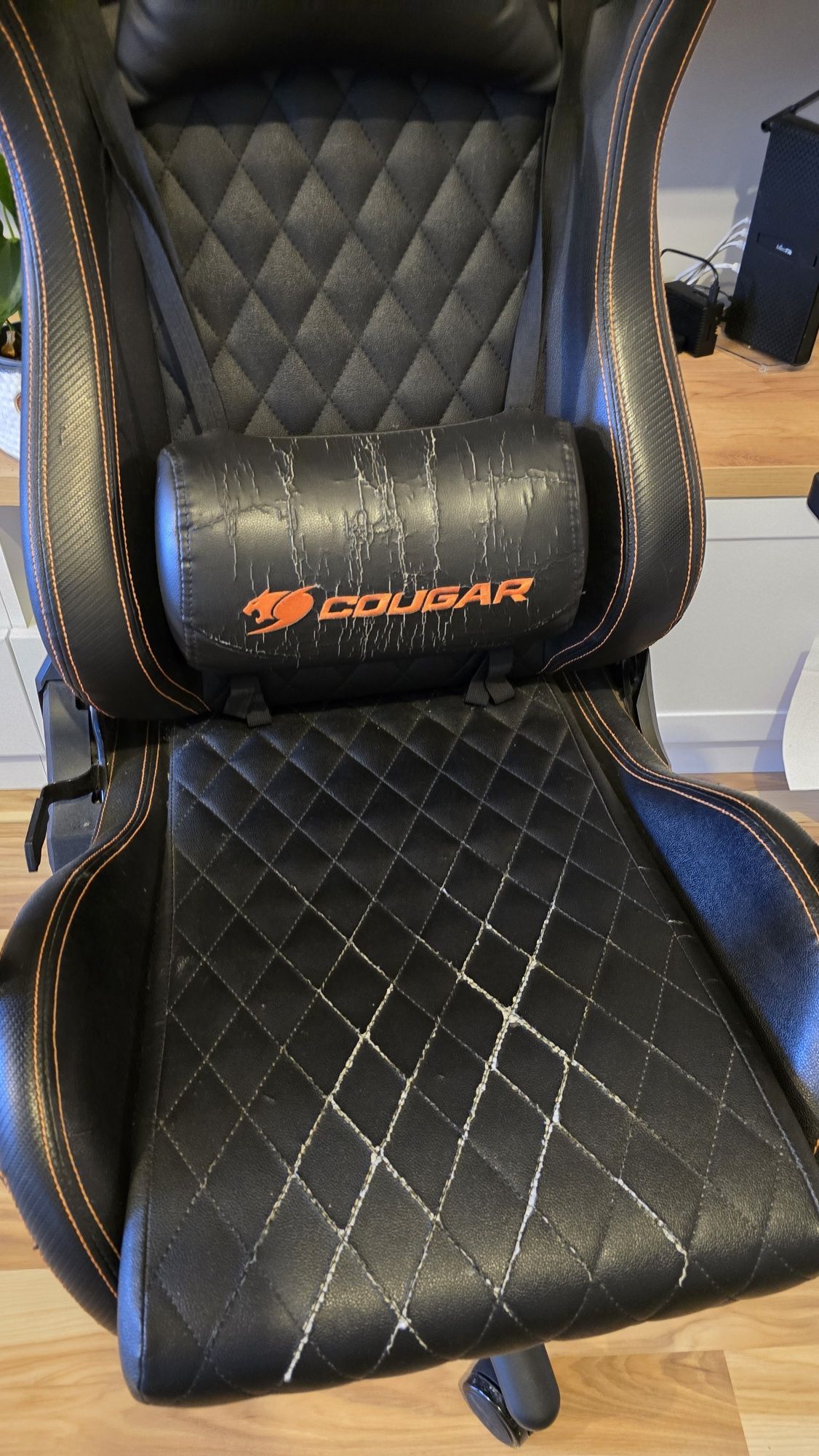 Геймърски стол COUGAR с подлакътници