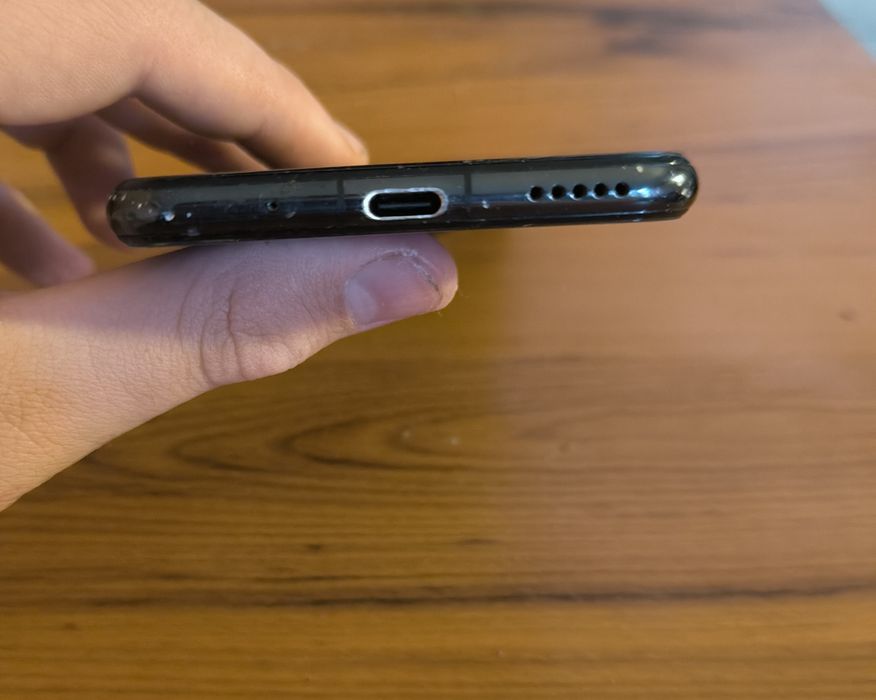 Продавам телефон Huawei nova 5T без зарядно !