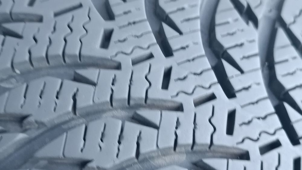 205/60/16 Kumho .