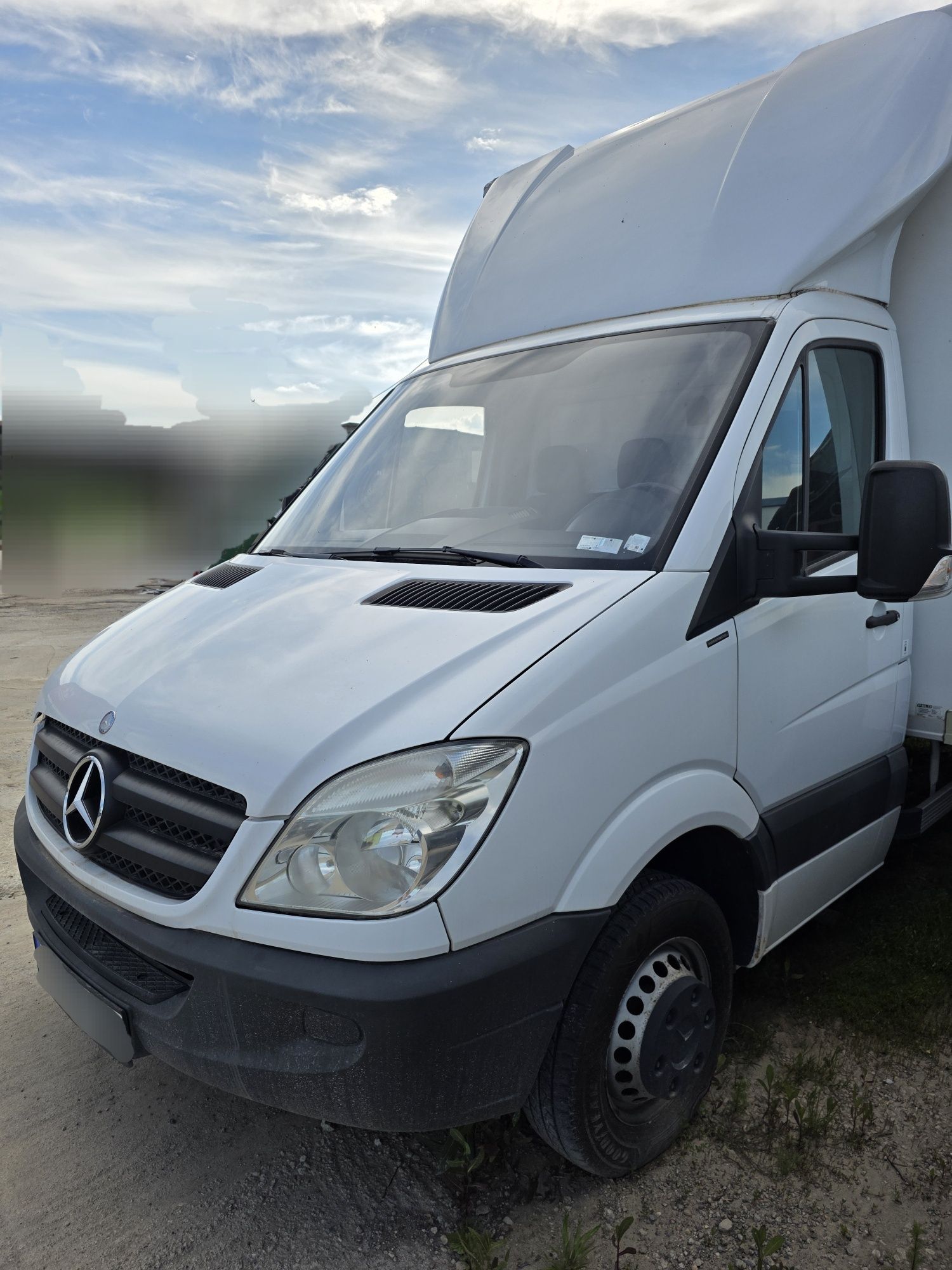 Продавам предница за Mercedes Sprinter W906
