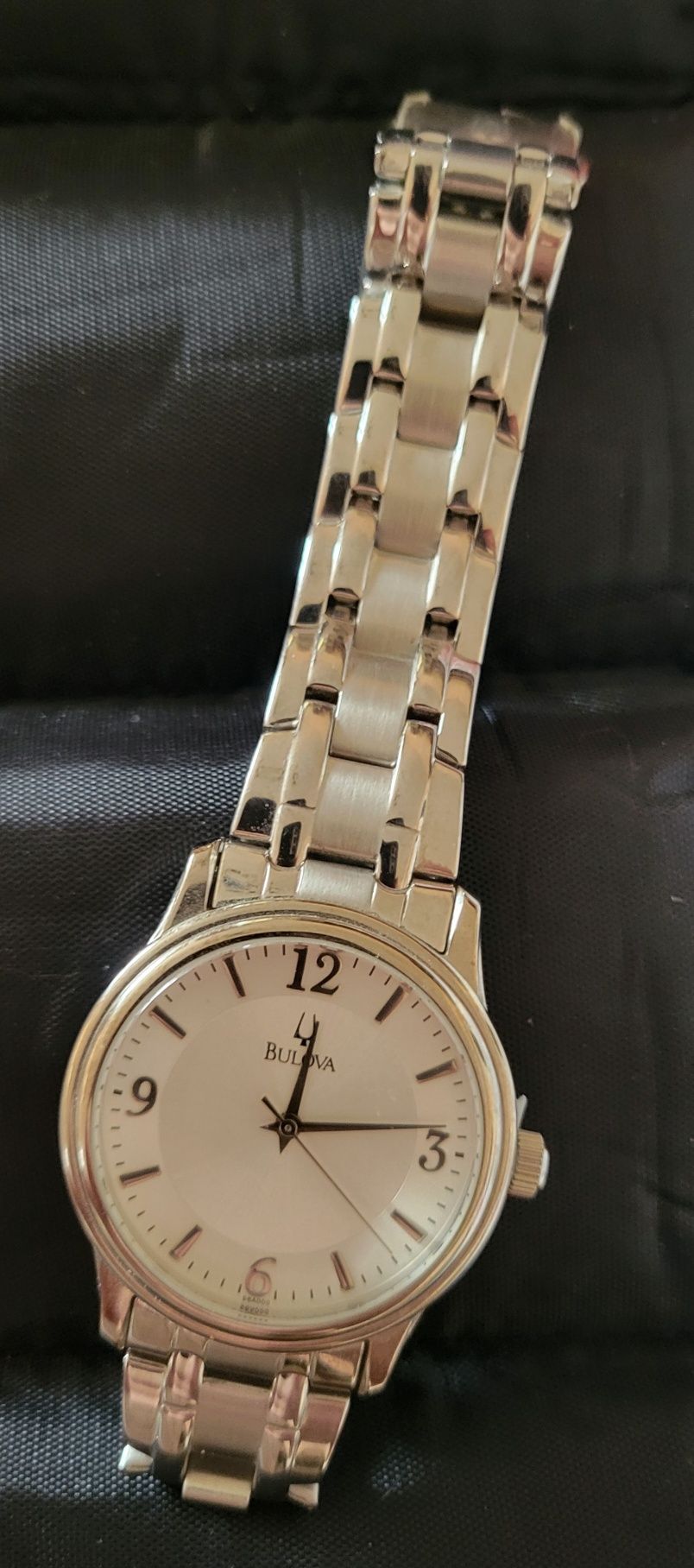 Продавам чисто нов мъжки часовник Bulova